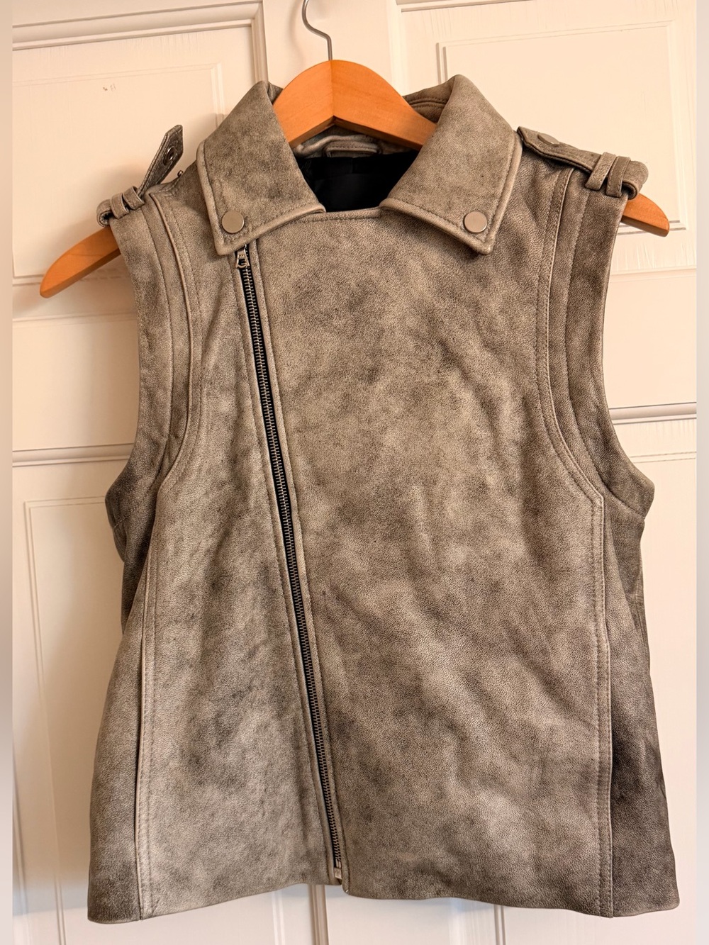 Womens Sleeveless Vest - Gray 100% lambskin